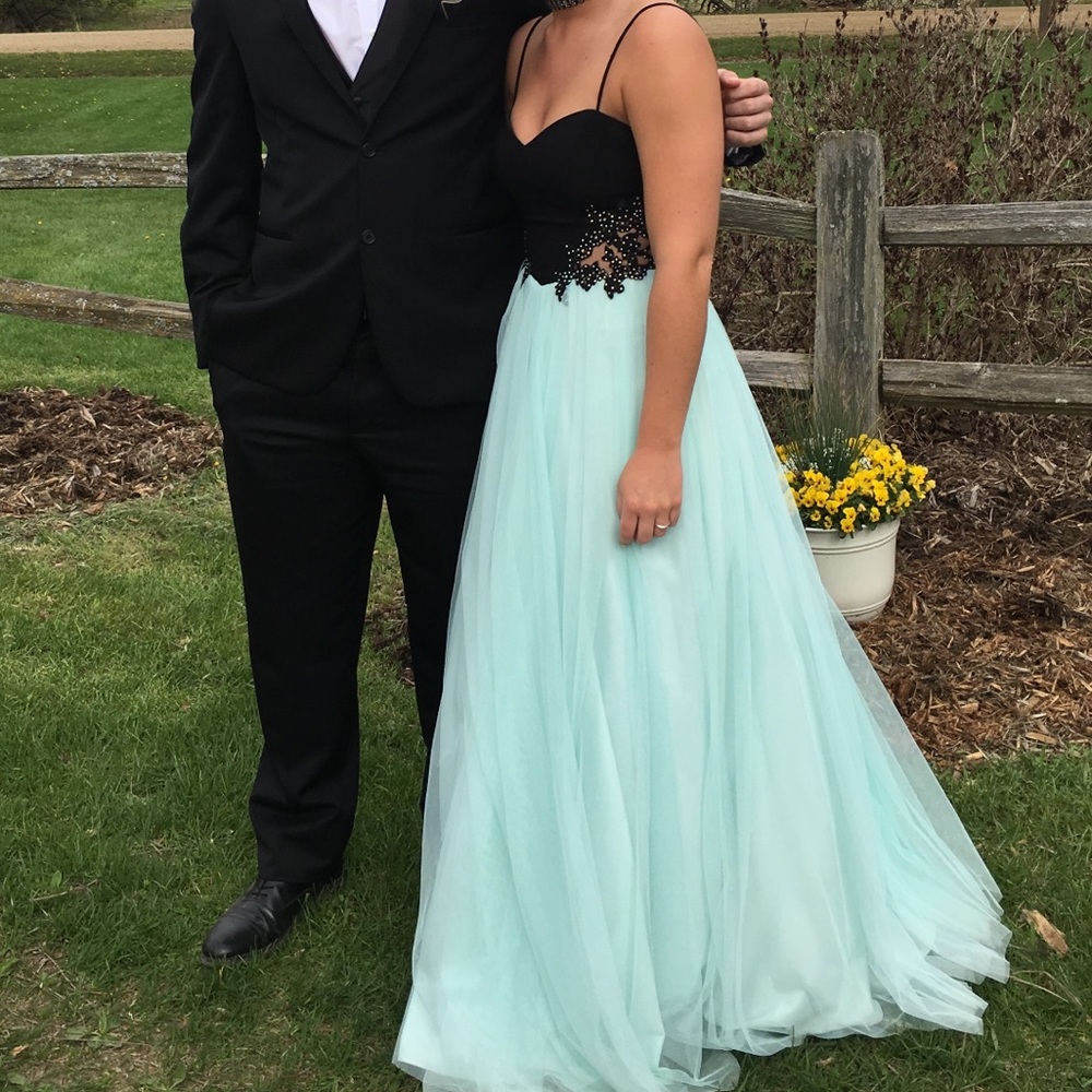 Group USA prom dress
